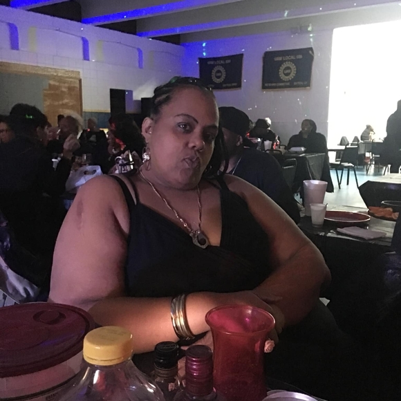 Meet your Posher, Cynthia - Picture 1 of 1